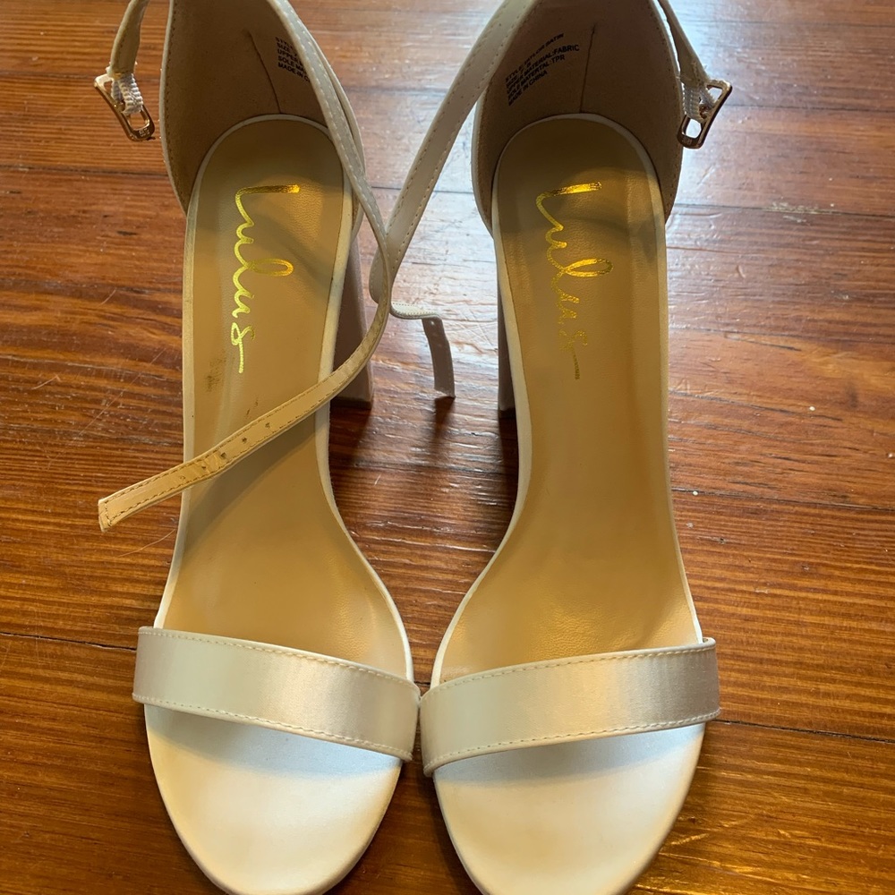 White Lulus Taylor Ivory Satin size 7.5